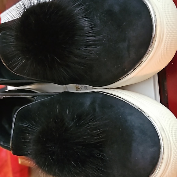 Wishbone Collection Pom Pom Slip-Ons - Picture 4 of 8